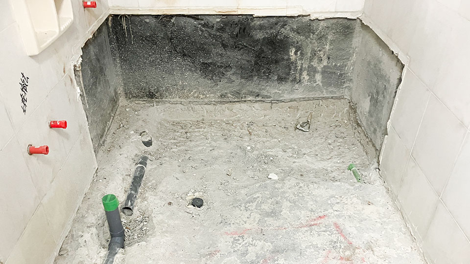 お風呂場内を取り除き何もない状態になりました
