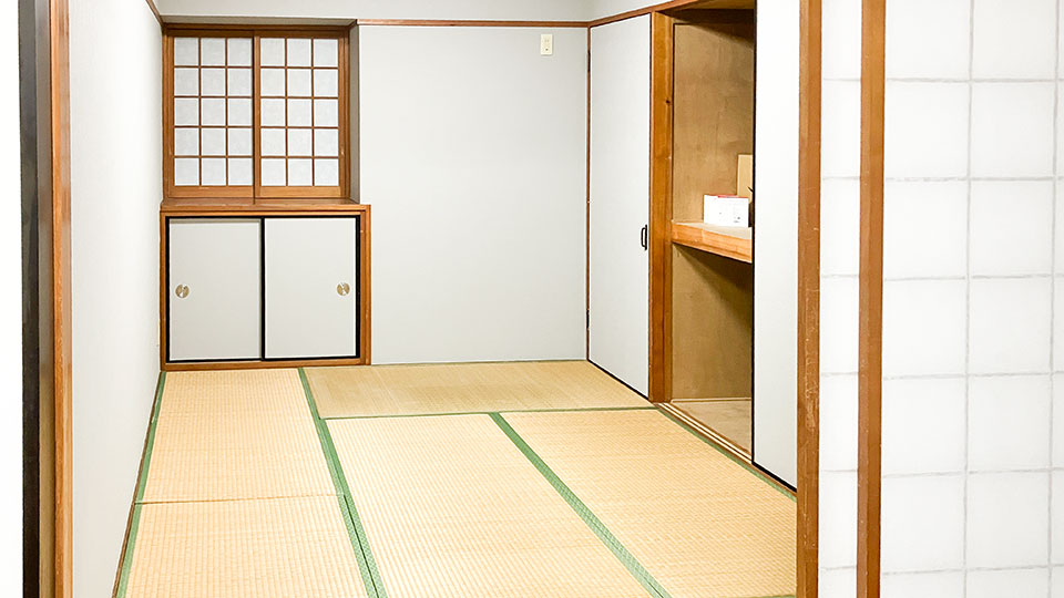 明るい白い壁に変わりました