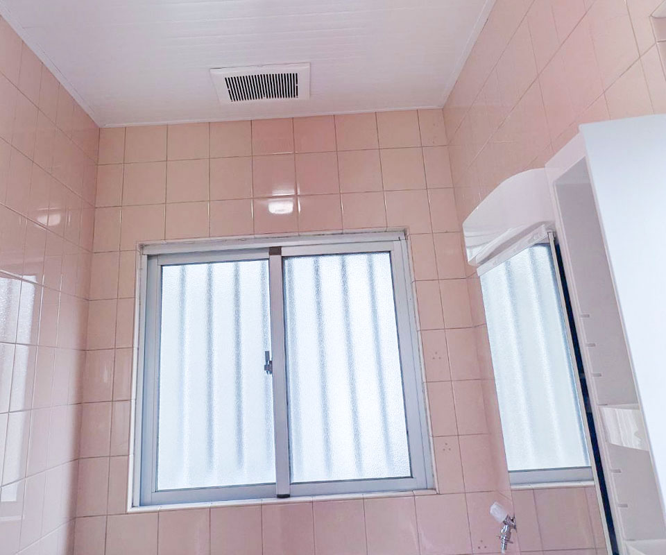 洗面所の吊り戸を撤去してきれいになりました