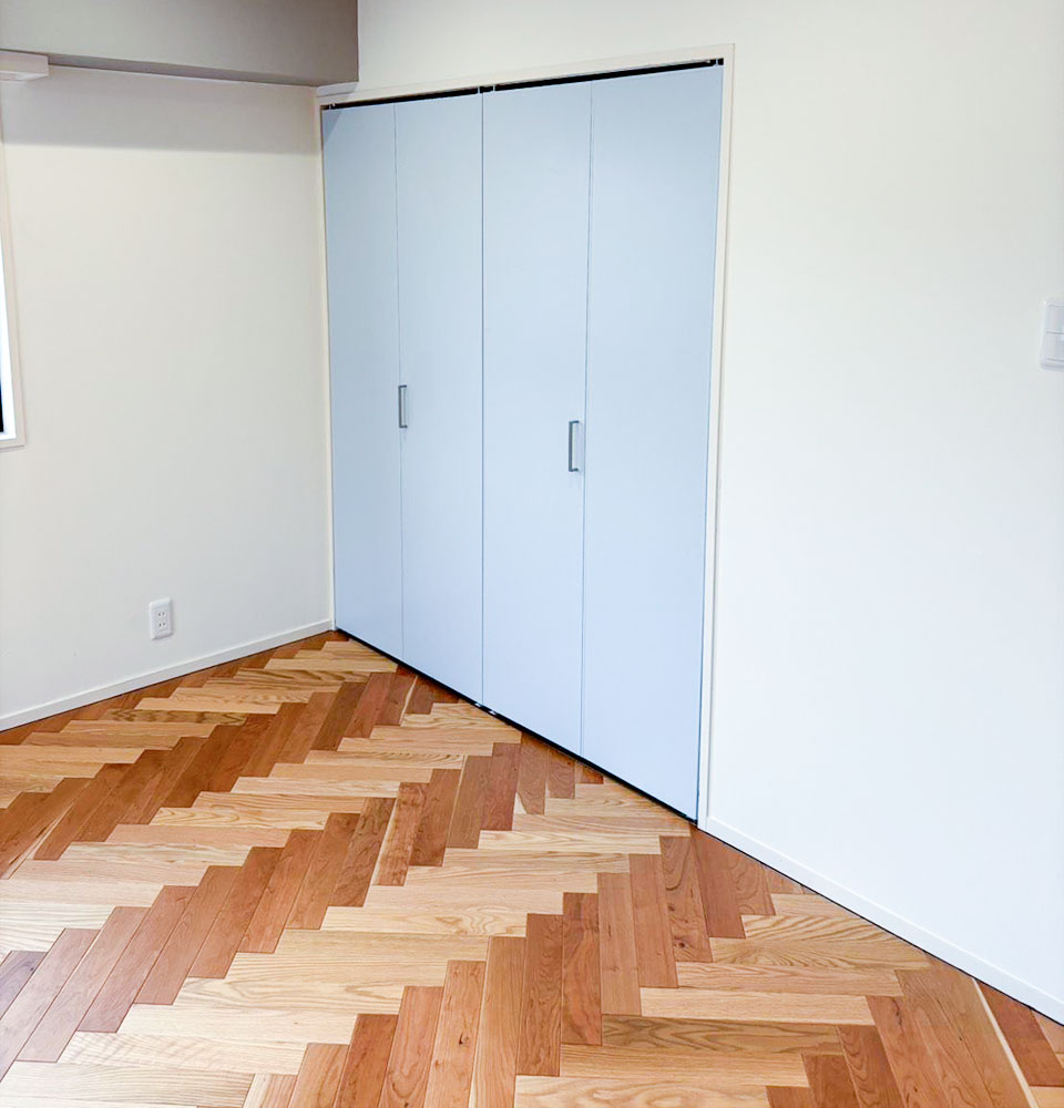 フロアタイルから洋室のヘリンボーンに