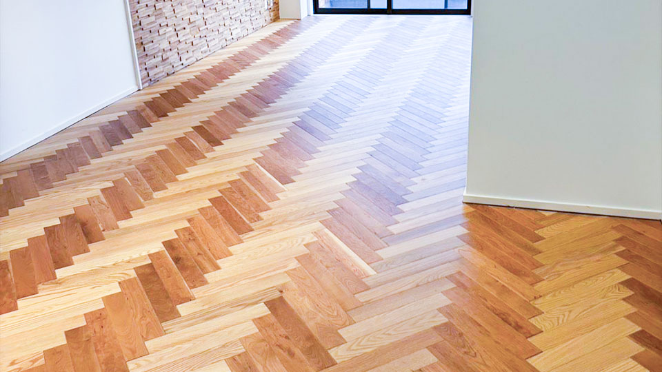 ヘリンボーンのフローリングにリフォーム